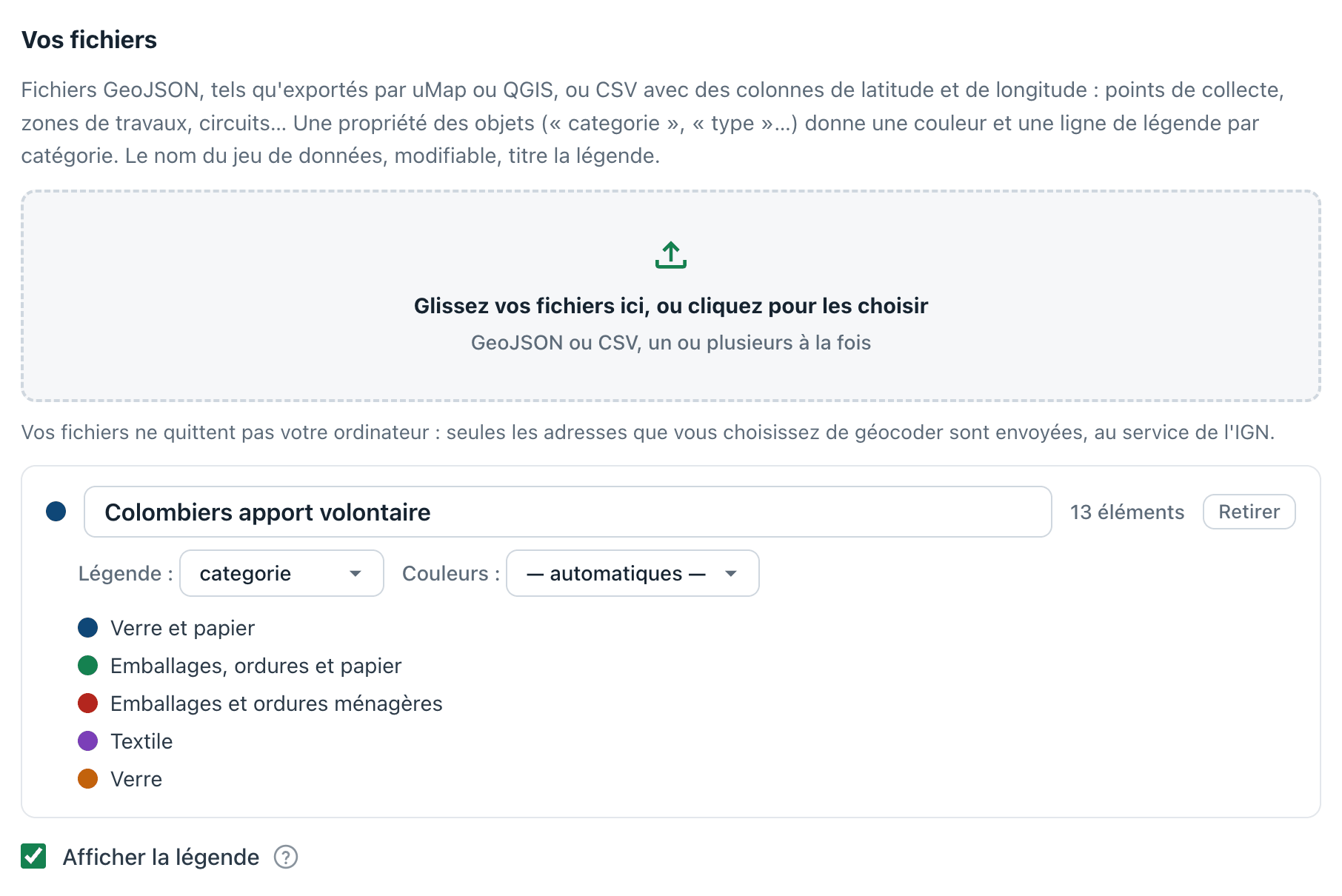 Un fichier de données ajouté : son nom, le nombre d'objets lus, le titre de la légende modifiable, et le choix de la propriété qui porte les catégories